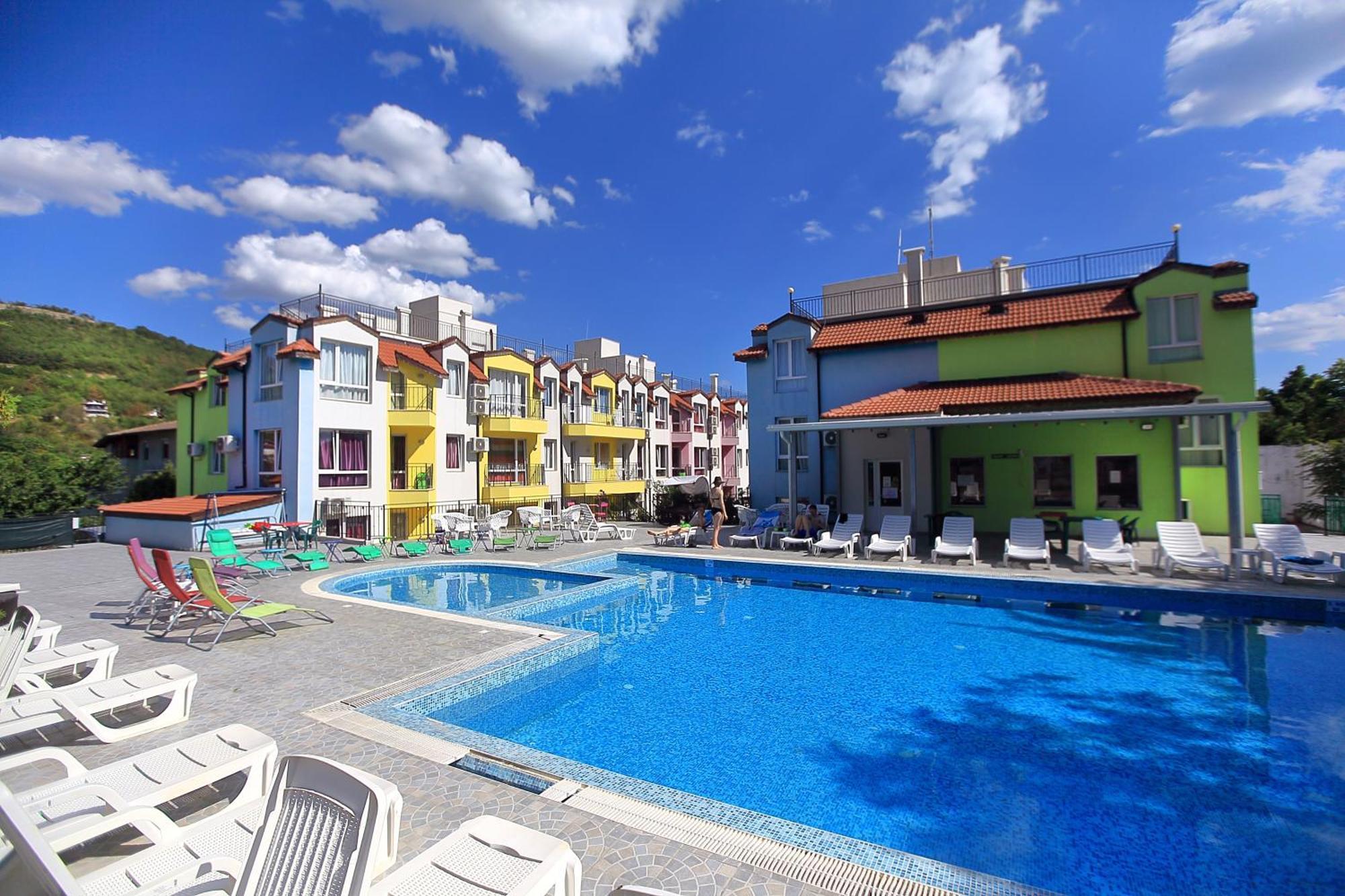 Private Apartment With Parking And Pool Balchik Exterior photo