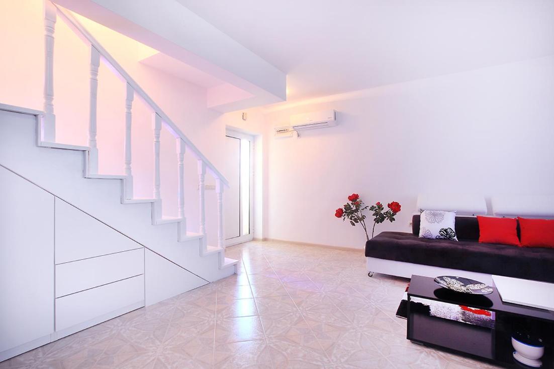 Private Apartment With Parking And Pool Balchik Exterior photo