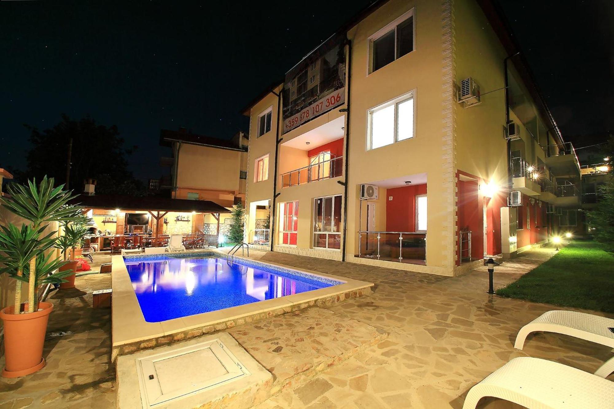 Private Apartment With Parking And Pool Balchik Exterior photo