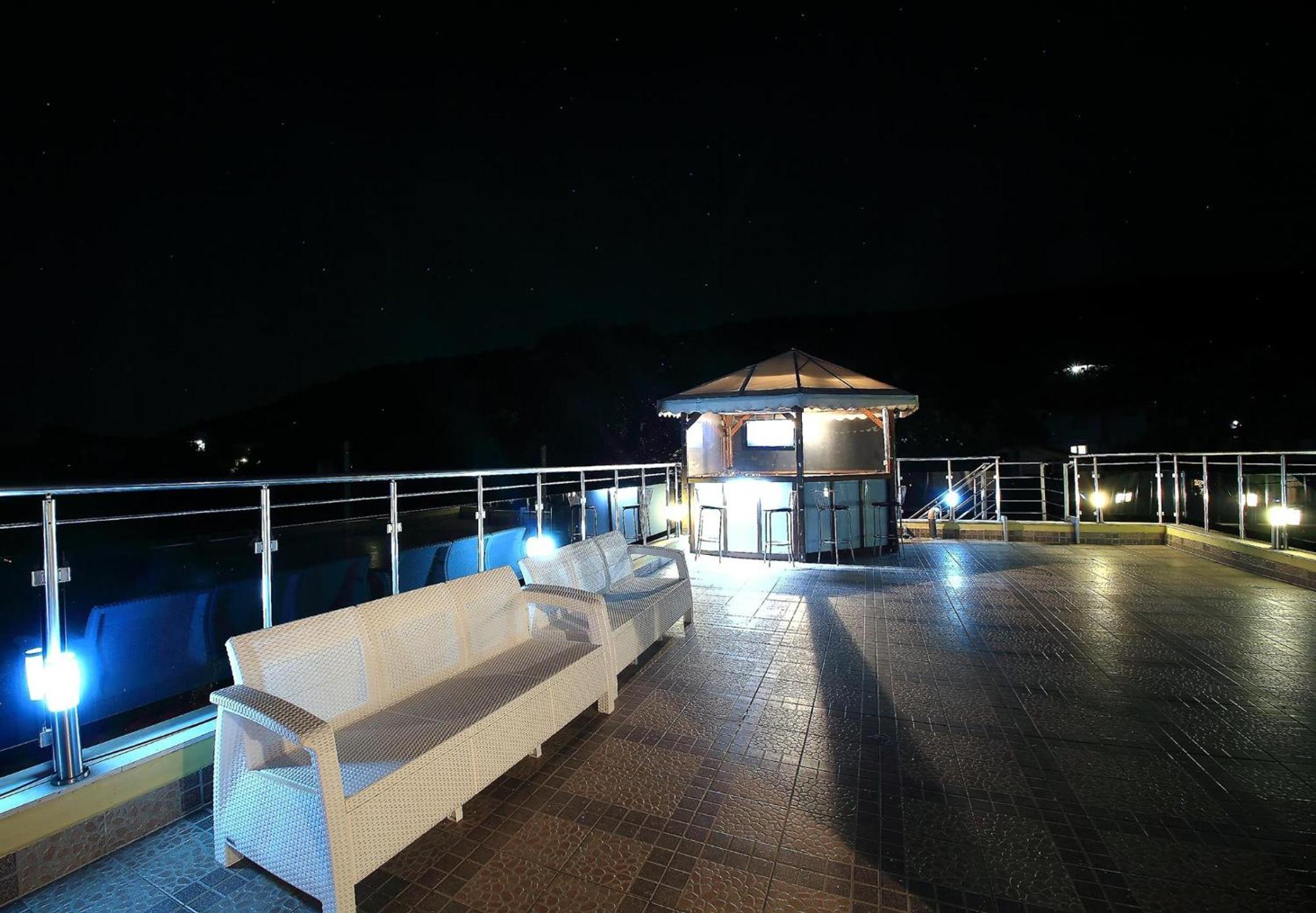 Private Apartment With Parking And Pool Balchik Exterior photo